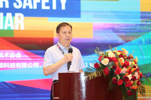 1718159060943094380.jpg 2 湖北省安全生产技术协会副会长刘奇晓主持开幕式.jpg